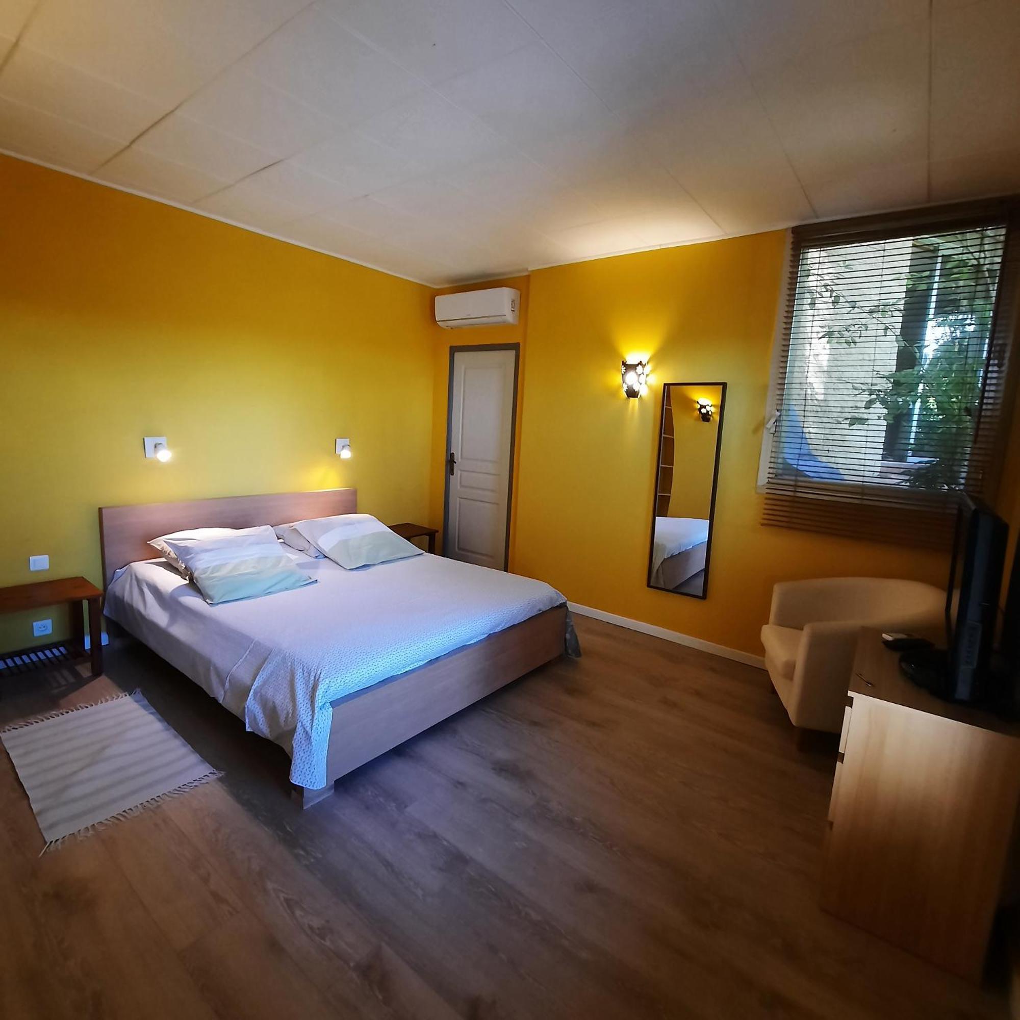 Les 3 Saisons Bed & Breakfast Cucuron Eksteriør bilde